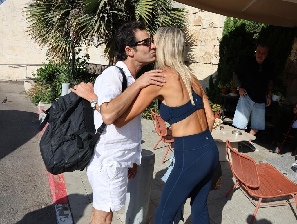 פפראצי טיסה לחתונה של עומר אדם וסשה 