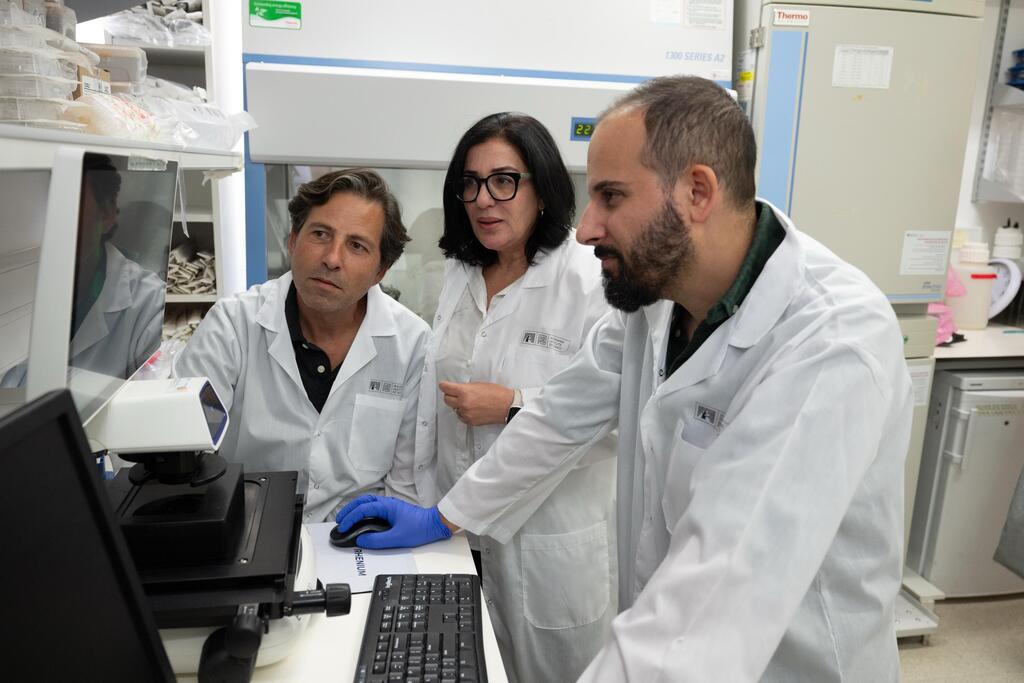From right: Dr. Idan Adir, Prof. Irit Sagi and Dr. Moshe Biton (Photo: Weizmann Institute of Science) מימין: ד"ר עידן אדיר, פרופ' אירית שגיא וד"ר משה ביטון