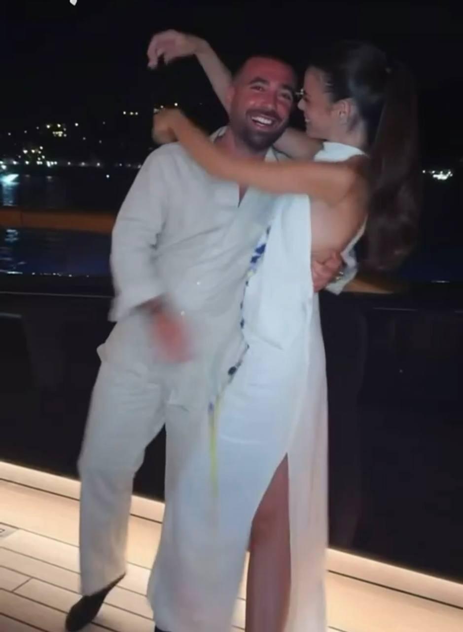 עומר אדם וסשה ישראלוביץ' חוגגים את נישואיהם בפורטופינו