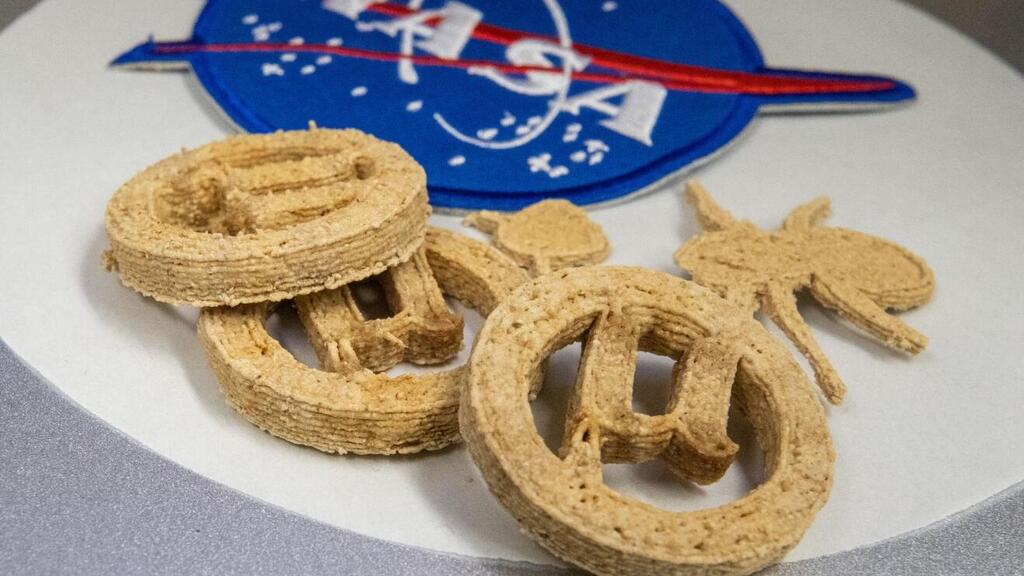This cookie is made using waste plant materials and plastic 