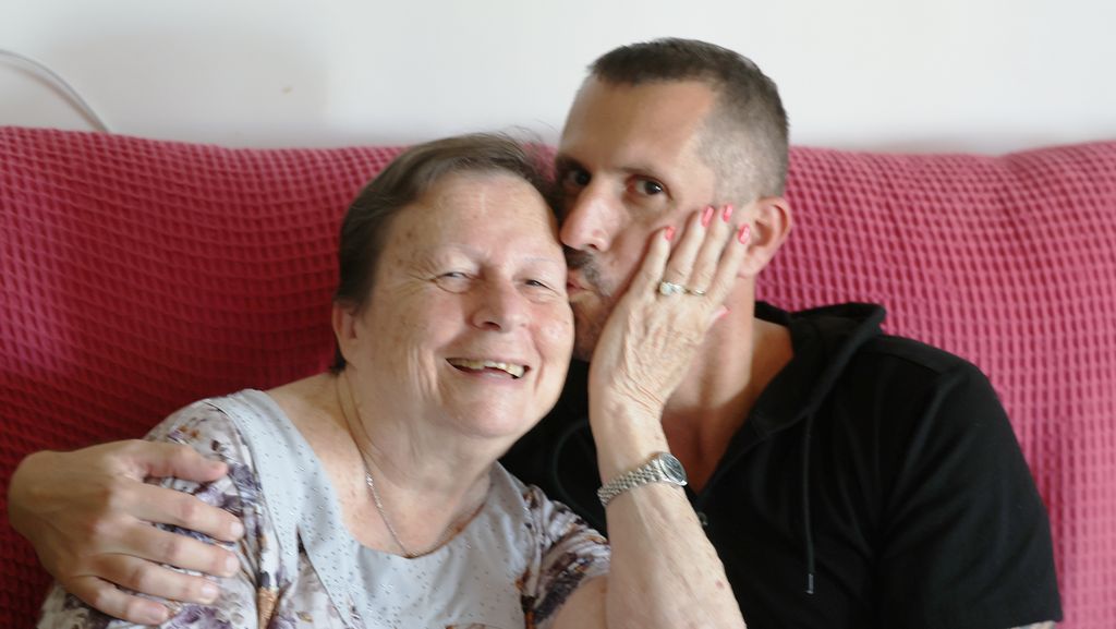 הסיפור של מיקי ברקוביץ' הוא המציאות שלהם: "מתאבל על אמא כשהיא בחיים"