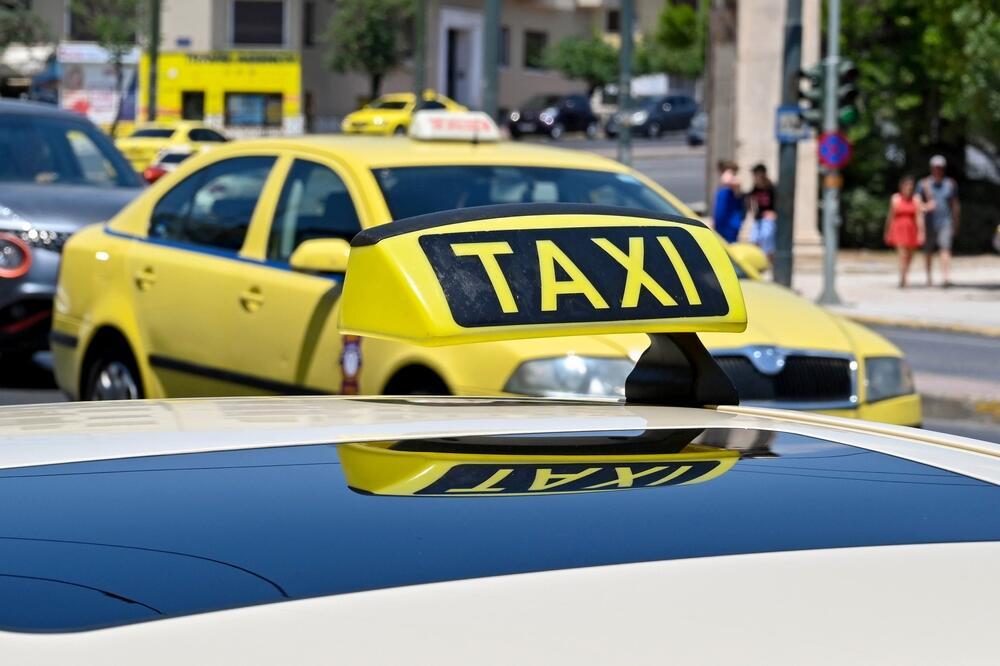 Taxi ride that turned into a robbery (Photo: Ceri Breeze / Shutterstock) מוניות באתונה