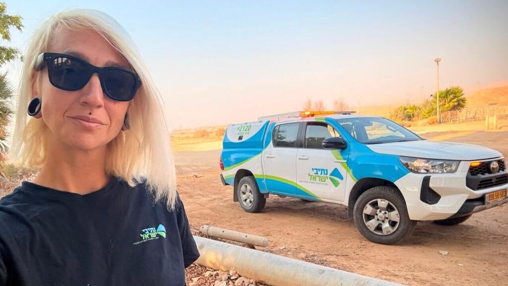Oksana Dvorkin: 'I wanted to do something with a real sense of mission, to help people exactly at the moment they need us' (Photo: Courtesy) אוקסנה דבורקין עברה להתגורר ב ערבה והאישה הראשונה ב צוות ה סיירים מחלצת נהגים בדרכם ל אילת