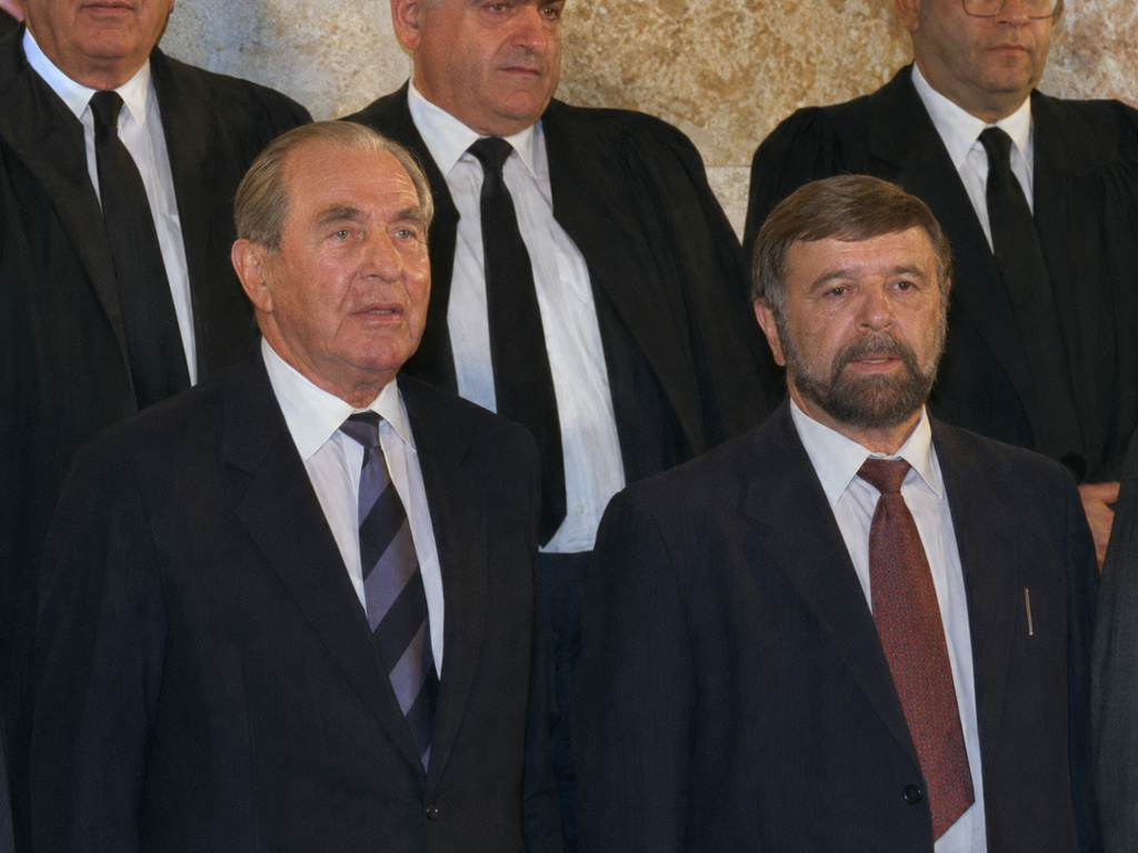 Chaim Herzog and Shevah Weiss (Photo: GPO) חיים הרצוג ושבח וייס