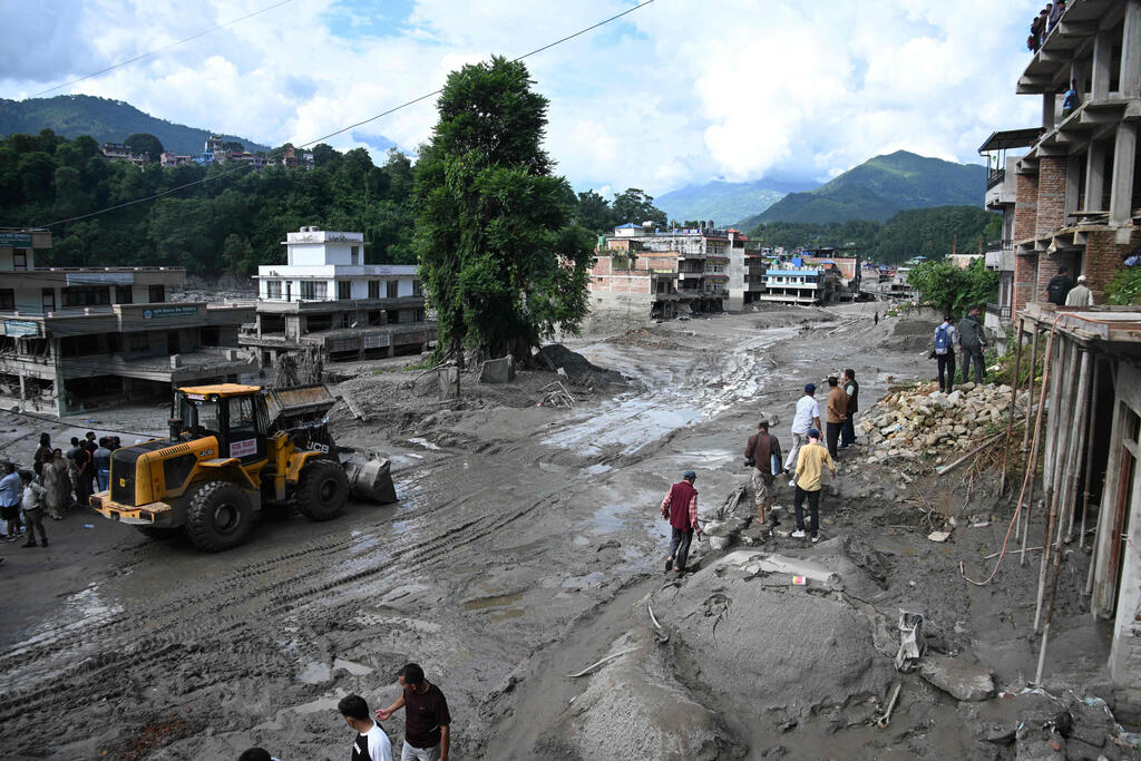Photo: Prakash Mathema and Prakash Mathema / AFP