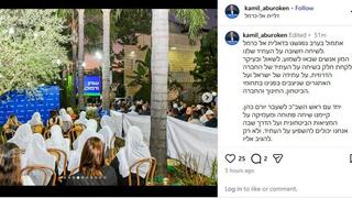 נשים וגברים יושבים בהפרדה בחוג בית של מפלגת "ישר!" בדליית אל-כרמל