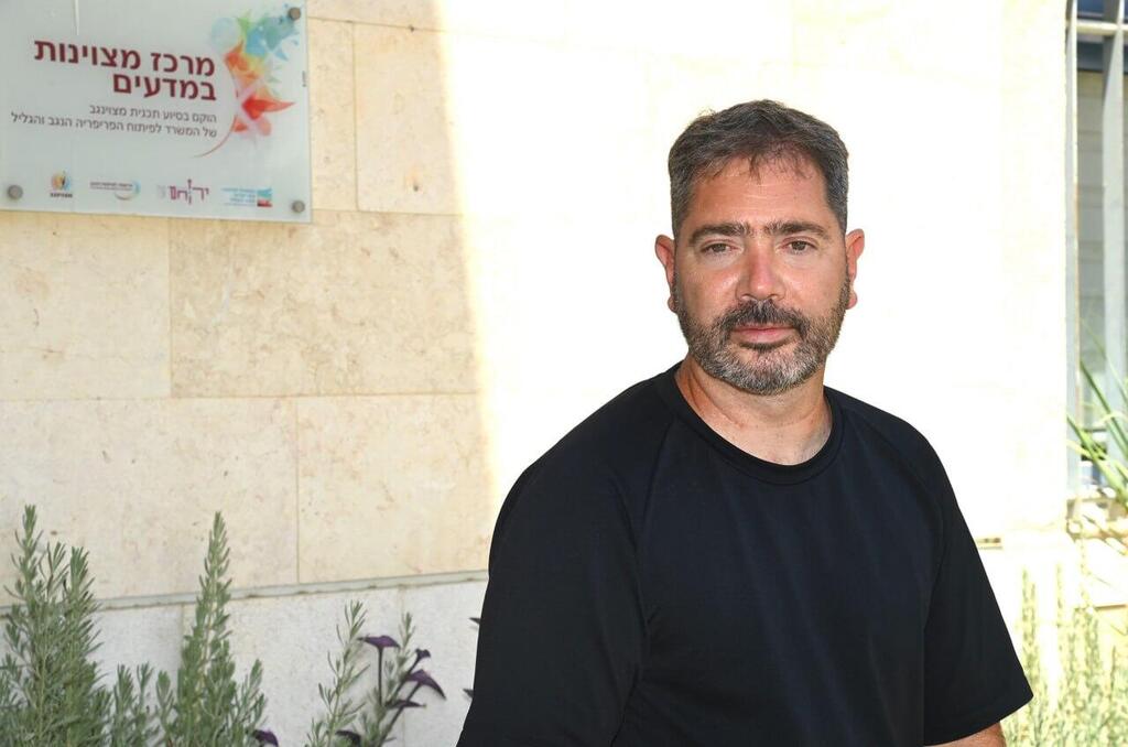 ליאור בר, מורה ומחנך לפיזיקה מירוחם, מתמודד עם מחלת הפרקינסון