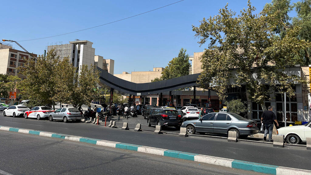 חצי שנה למלחמה, באיראן חוזרים לדבר על מחאות: "אנשים רעבים. כלום לא יעצור את זה"