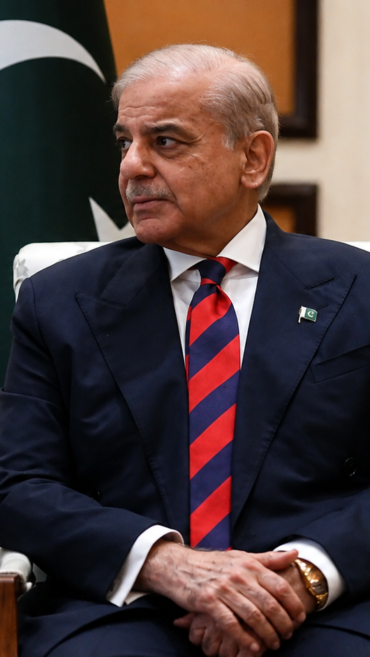 Kuwait Emir Sheikh Mishal Al-Ahmad Al-Jaber Al-Sabah, Pakistan Prime Minister Shehbaz Sharif 