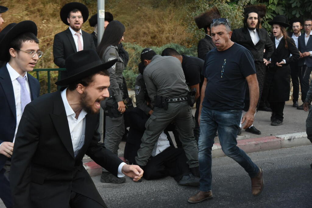 Haredi riots in Safed (Photo: Avihu Shapira) התפרעות חרדים בצפת