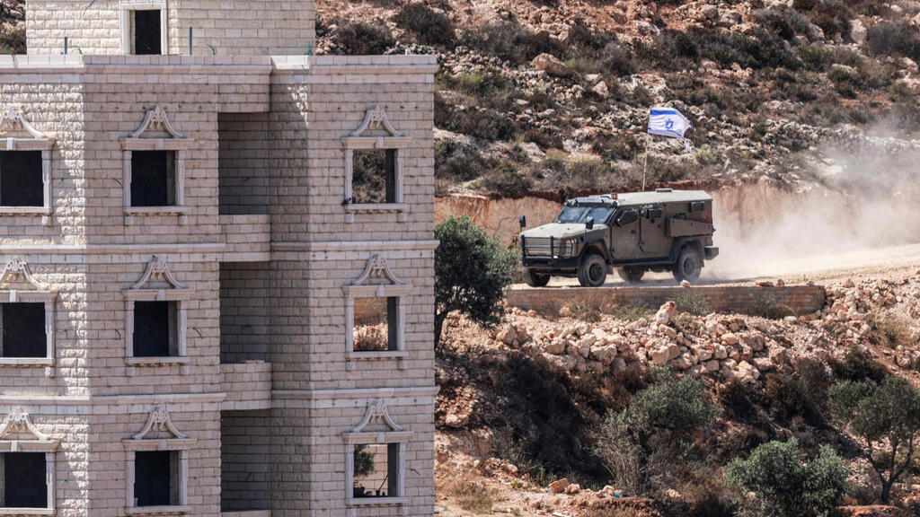 IDF troops in Qusra (Photo: Jaafar Ashtiyeh/AFP) כוח צה"ל בקוסרה