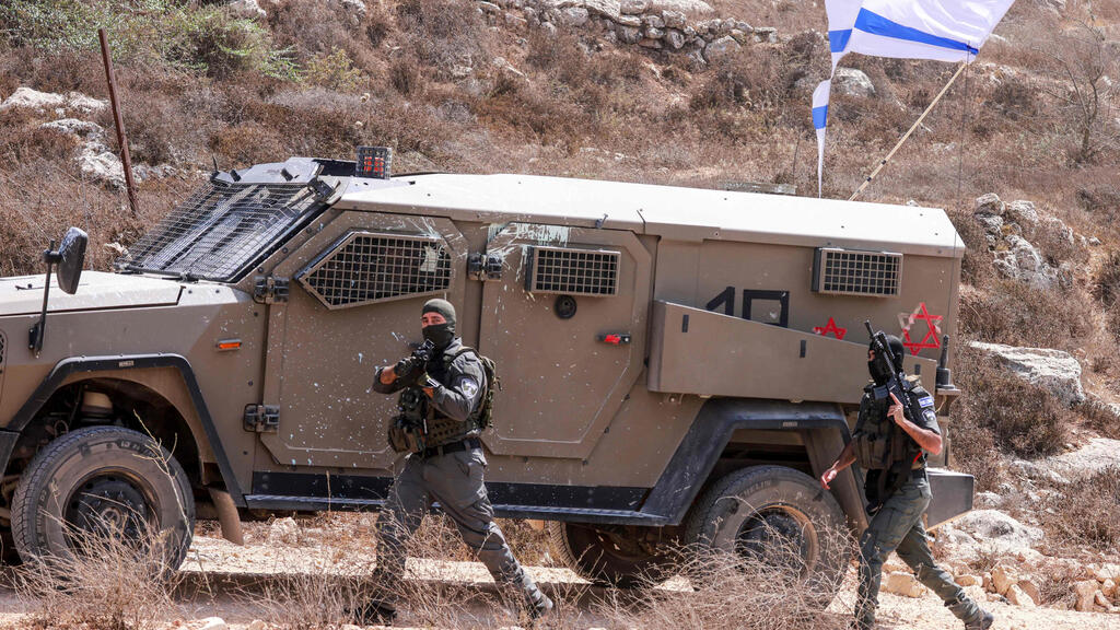 IDF forces in Qusra (Photo: Jaafar Ashtiyeh/AFP) כוח צה"ל בקוסרה