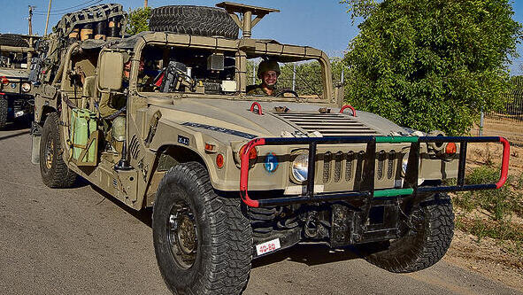 Hundreds destroyed in combat. An IDF Humvee (Photo: Shaul Golan) מאות הושמדו בלחימה. האמר צה"לי
