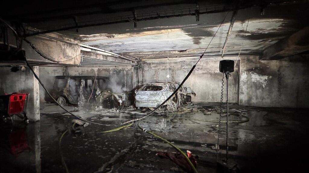 Firefighters found a man inside one of several burning vehicles in an underground parking garage in Rishon Lezion. He was later pronounced dead at the scene הנזק שנגרם בחניון התת-קרקעי