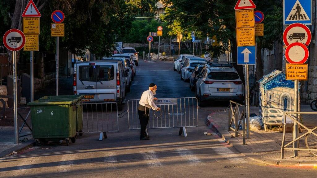 Haredim block roads in Jerusalem (Photo: Shilo Shalom) חסימות הכבישים והרחובות של החרדים בשבת - מחאות החרדים בירושלים