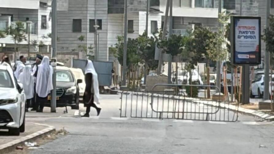 Photo: Meir Turgeman חסימות הכבישים והרחובות של החרדים בשבת: שכונת הסופרים בבני ברק