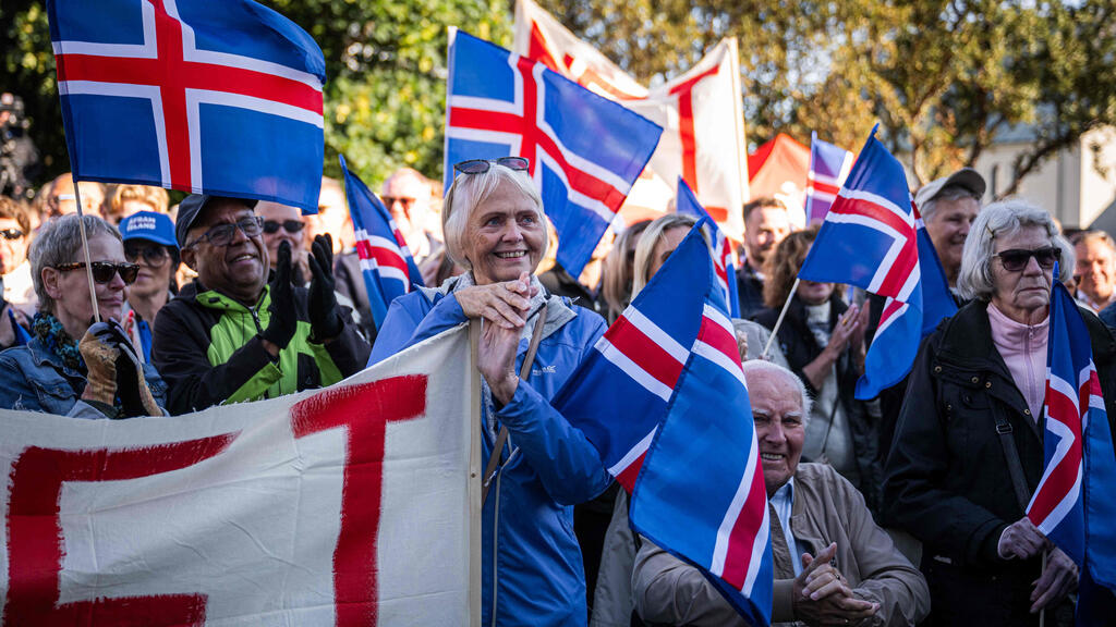 Opponents of joining the European Union at a rally this weekend (Photo: Jonathan Nackstrand / AFP) איסלנד משאל עם הצטרפות ל האיחוד האירופי רייקיאוויק עצרת של מתנגדי ההצטרפות
