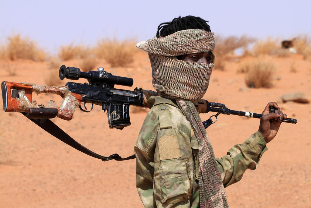 An armed defector from the paramilitary Rapid Support Forces (RSF) arrives as he is believed to be surrendering to the Sudanese military, in the west of Omdurman on August 19, 2026 (Photo: AFP) An armed defector from the paramilitary Rapid Support Forces (RSF) arrives as he is believed to be surrendering to the Sudanese military, in the west of Omdurman on August 19, 2026