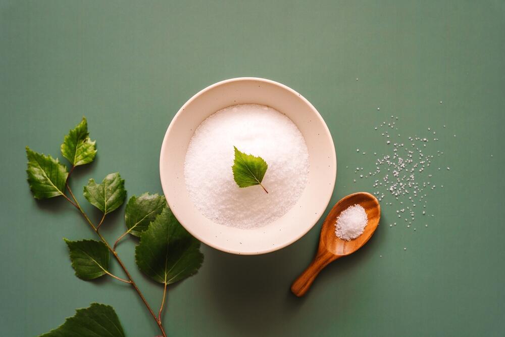 Xylitol occurs in tiny amounts in some natural foods, but the food and oral-hygiene industries sometimes add it in much larger quantities to sweeten products without adding sugar (Photo: Shutterstock) קסיליטול, ממתיק, סוכר