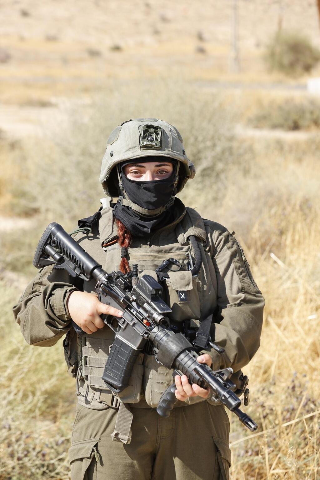 סמל ה', אחת משלוש הלוחמות המוסלמיות היחידות בצה"ל