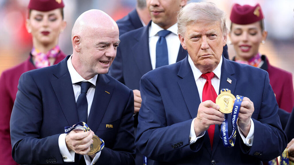 Trump and Gianni Infantino, president of FIFA (Photo: Justin Setterfield/AFP) נשיא פיפ"א ג'אני אינפנטינו ונשיא ארצות הברית דונלד טראמפ
