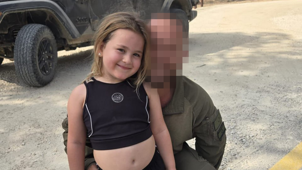 Майя и ее папа סמח"ט גולני מלווה את הבת שלו לכיתה א'