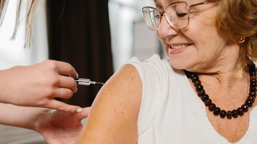 Adults over 65 are also strongly advised to get vaccinated against pneumococcus, a vaccine included in Israel’s national health basket (Photo: Shutterstock) חיסון נגד שפעת