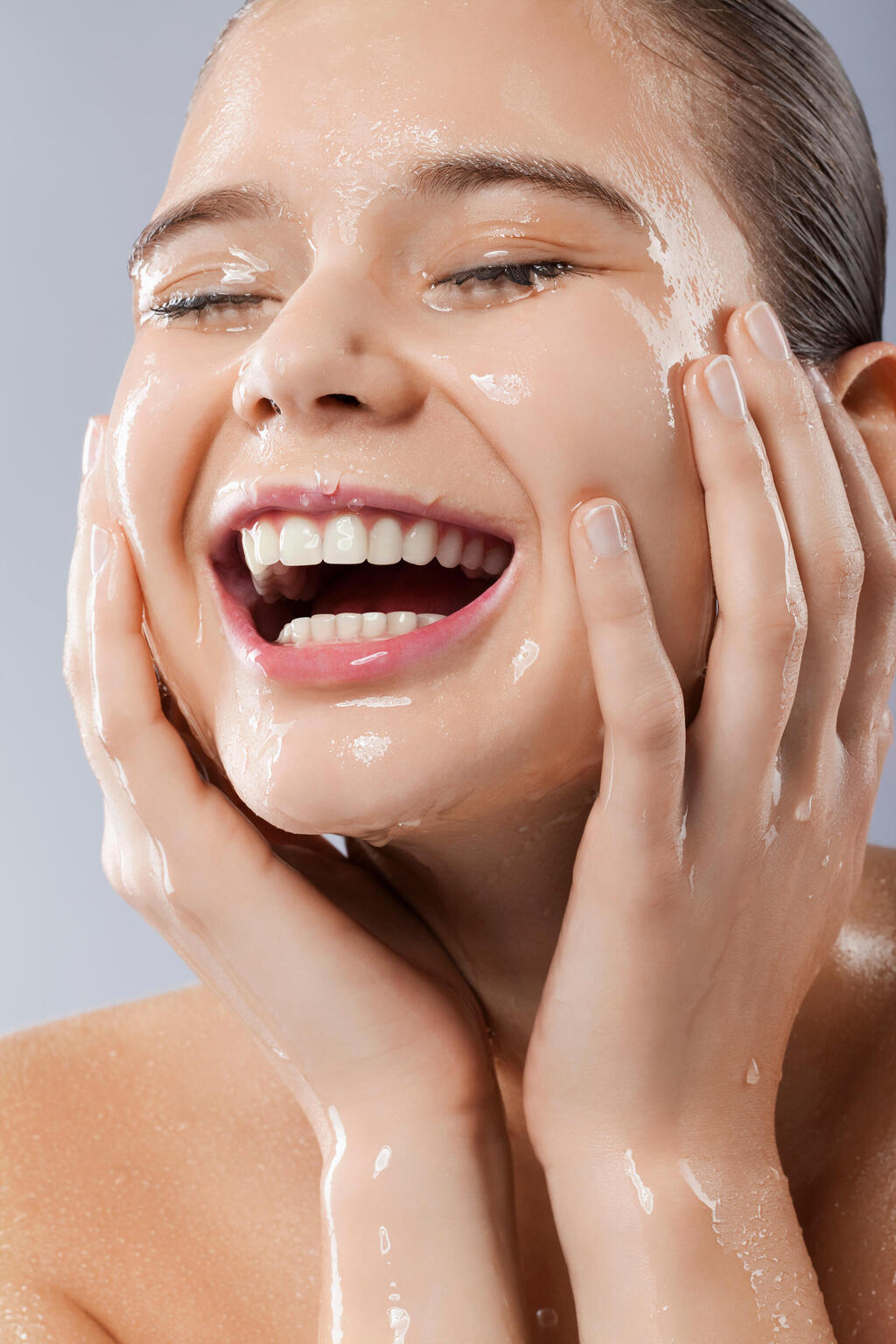Water-based makeup (Photo: Shutterstock/ASAP creative) איפור מבוסס מים