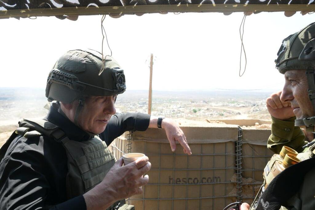 Netanyahu visits an IDF post inside the Gaza Strip near the Yellow Line (Photo: GPO) ראש הממשלה בנימין נתניהו בסיור ברצועת עזה