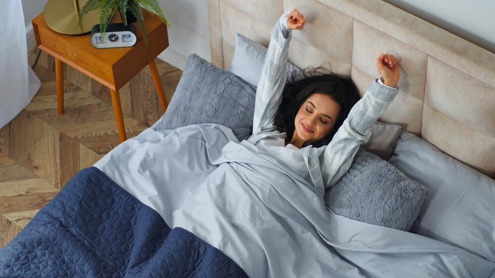How many times have you woken up on Saturday, looked at the clock and felt that you had overslept? (Photo: Shutterstock) שינה
