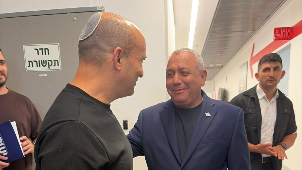 Gadi Eisenkot and Naftali Bennett during the conference גדי איזנקוט בנט נפתלי בועידת זמן הכרעה