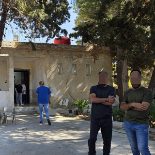 תור הממתינים למרפאה המקומית בכפר חאדר, סוריה