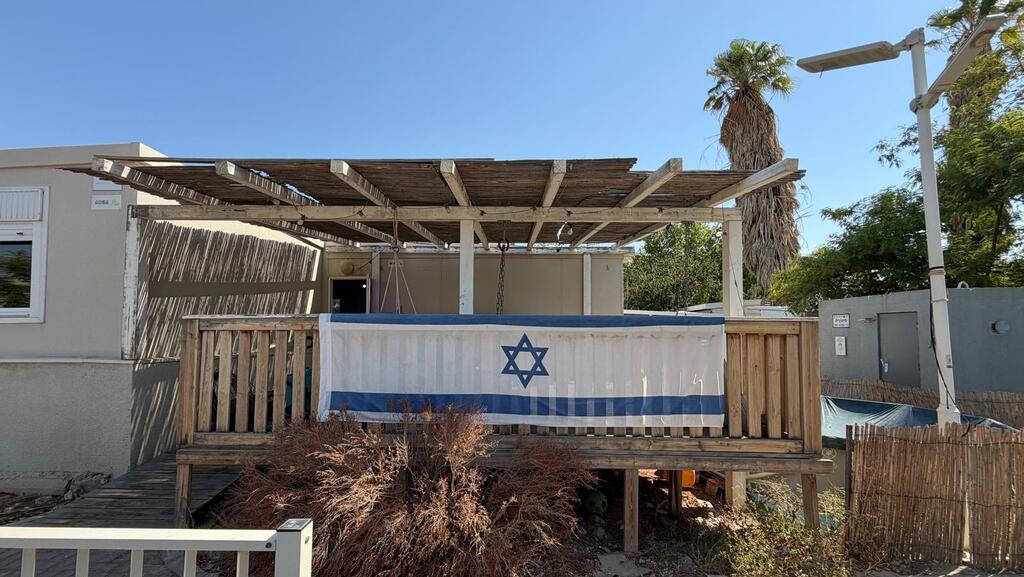 Photo: Assi Haim משפחת אוספנסקי על הספה