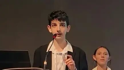 עבדנו על הפרויקט במשך כשנה. אורי בן גור וליסה ויג'יל בניטז מציגים בכינוס COSPAR בפירנצה את התוכנית שלהם למיחזור פסולת חלל במסלול סביב כדור הארץ