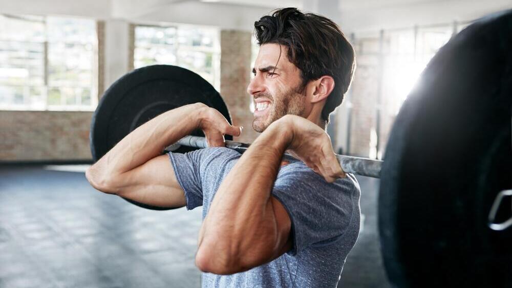 Warming up is an important part of a workout (Photo: Shutterstock/PeopleImages) אימון