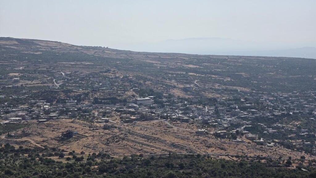 View of Israel from Syria. If al-Sharaa’s forces reach the border, defending the area will be difficult (Photo: Yair Kraus) תצפית על ישראל מסוריה