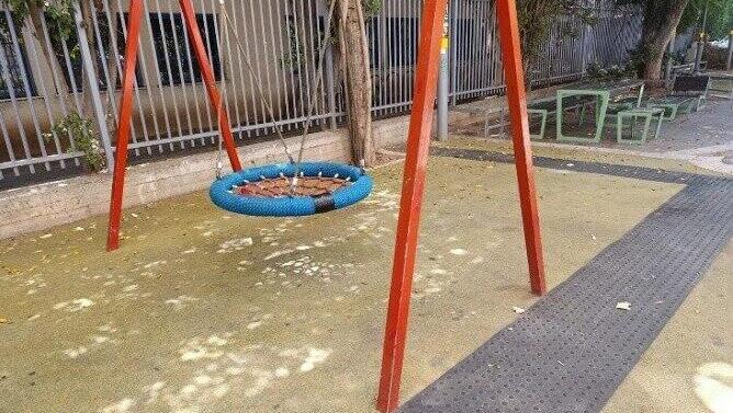 A rubber playground surface (Photo: Courtesy of Adam Teva v'Din) דשא סינתטי שאיבד את הצבע הירוק