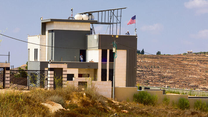 The besieged house (Photo: Shaul Golan) הבית הנצור