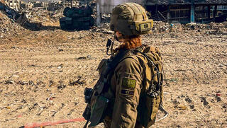 קליינר במדים. "נציגי המגזר בו גדלתי מפנים לי ולחברות שלי עורף"