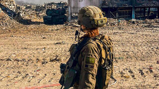 קליינר במדים. "נציגי המגזר בו גדלתי מפנים לי ולחברות שלי עורף"