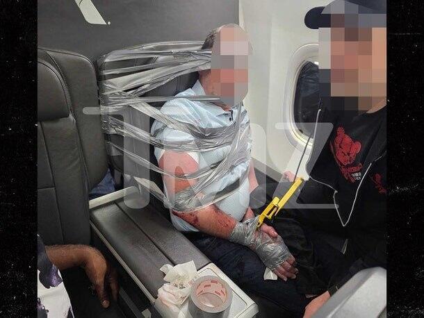 Photo: TMZ נוסע שהשתולל ופעל באלימות כלי צוות הטיסה בטיסת אמריקן איירליינס נכפת למושבו
