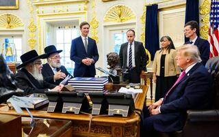 טראמפ והרבנים בחדר הסגלגל