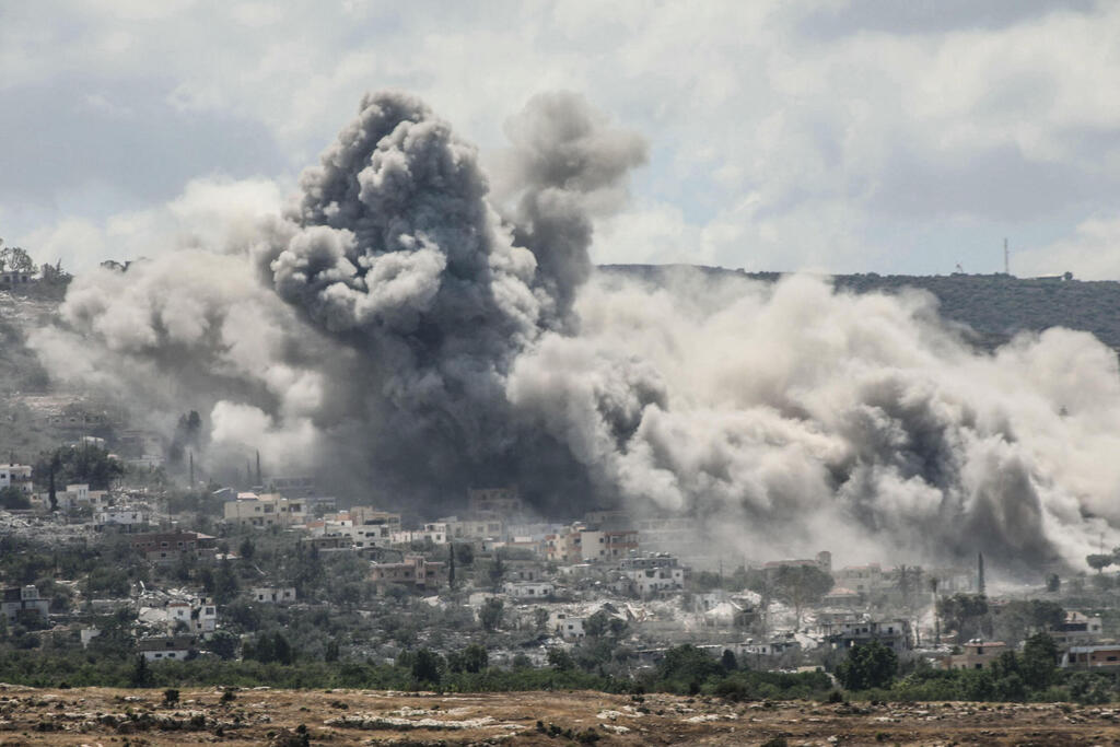 Israeli strike in southern Lebanon (Photo: Kawnat HAJU / AFP) תקיפה בדרום לבנון