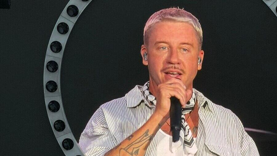 Macklemore (Photo: Yaniv Levin) הראפר מקלאמור בהופעת החימום של אד שירן בניו ג'רזי