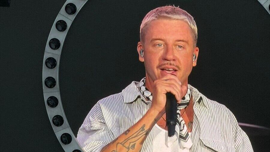 Macklemore (Photo: Yaniv Levin) הראפר מקלאמור בהופעת החימום של אד שירן בניו ג'רזי