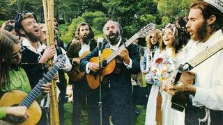 Rabbi Shlomo Carlebach sings at a wedding  
