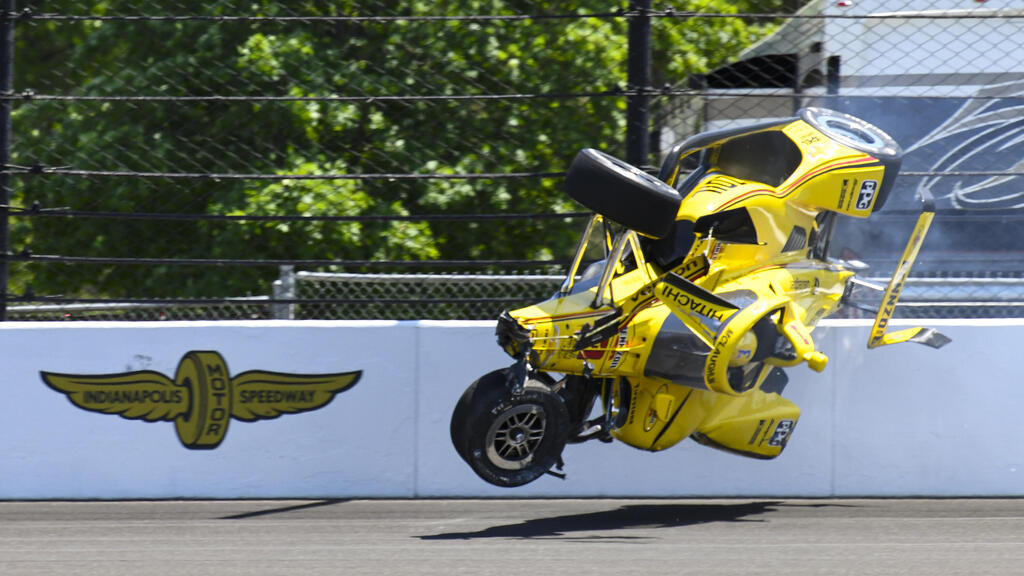 Accident on the indy500 racetrack (Photo: AP) Accident on the indy500 racetrack