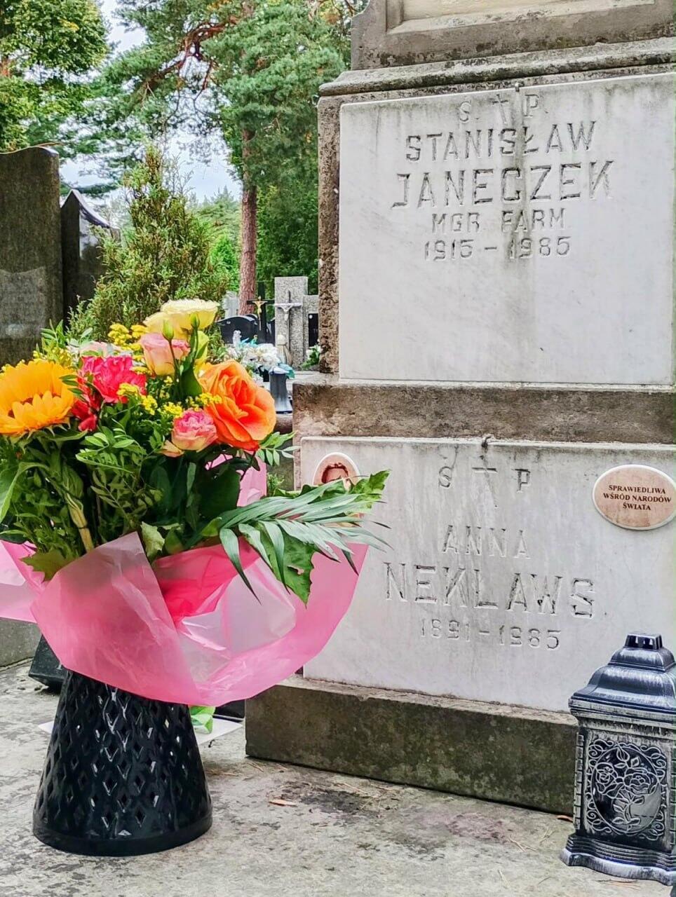Anna Neklaws' grave (Photo: Courtesy of the Israeli Embassy in Warsaw) מהטקס שנערך לכבודה של אנה נקלאוס