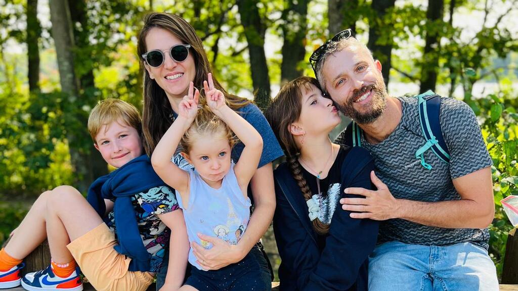 The Sar-El family (Photo: Private album) ד"ר רועי וד"ר מוריאל שר-אל עזבו את ישראל לבוסטון. בתמונה, עם ילדיהם. מימין לשמאל: רועי, נריה, מוריאל, קמה ושילה