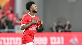 דגלאס אווסו חוגג